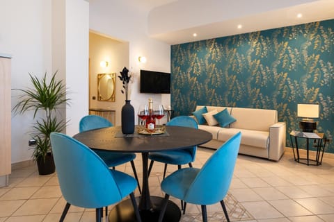 TV and multimedia, Living room, Dining area