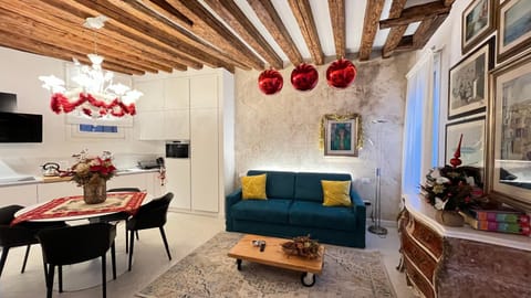 Living room, Seating area, kitchen