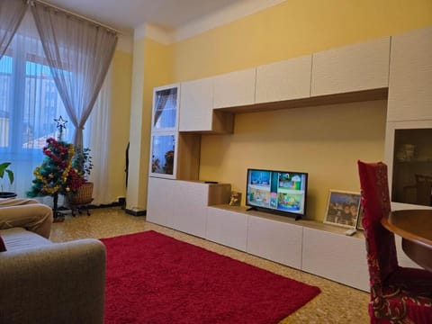 TV and multimedia, Living room, Seating area, Evening entertainment