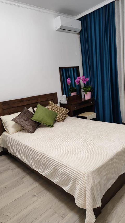 Bed, Bedroom, air conditioner