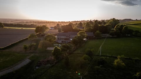 Property building, Restaurant/places to eat, Day, Natural landscape, Bird's eye view, Hot Tub, Sauna, Sunrise, Sunset