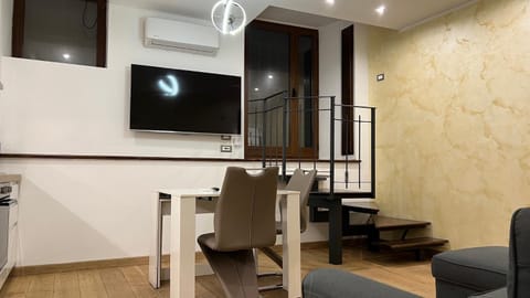 Communal lounge/ TV room, TV and multimedia, Living room, Seating area, Evening entertainment