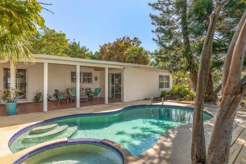 Coconut Cove - heated pool and canal House in Cocoa Beach