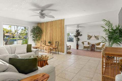 Coconut Cove - heated pool and canal House in Cocoa Beach