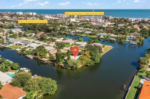 Coconut Cove - heated pool and canal House in Cocoa Beach
