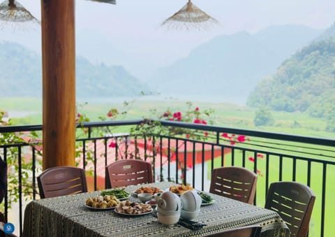 Restaurant/places to eat, View (from property/room), Lake view