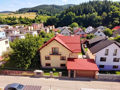 Property building, Day, Neighbourhood, Natural landscape, Bird's eye view, Mountain view, Street view, Location, Parking