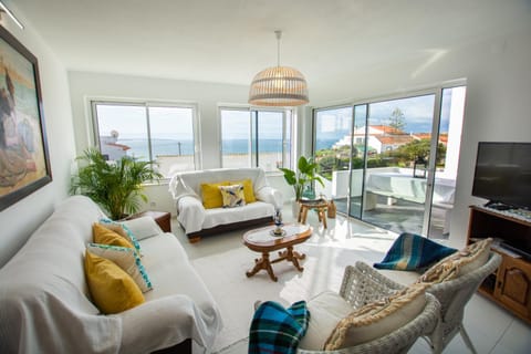 Communal lounge/ TV room, Communal lounge/ TV room, TV and multimedia, Balcony/Terrace, Living room, Seating area, Sea view, Sunset, Quiet street view