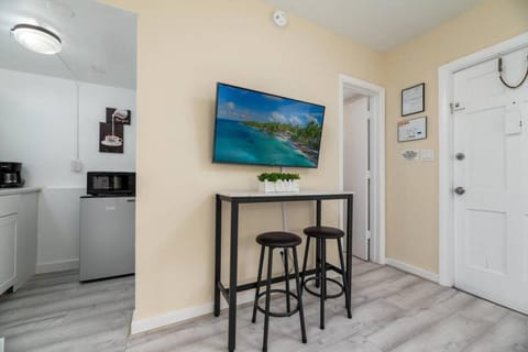 Short Walk to Wilton Drive Apt6 Apartment in Wilton Manors