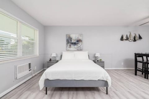 Just Off Wilton Drive Apt 4 Apartment in Wilton Manors