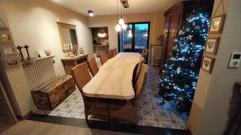 Kitchen or kitchenette, Seating area, Dining area