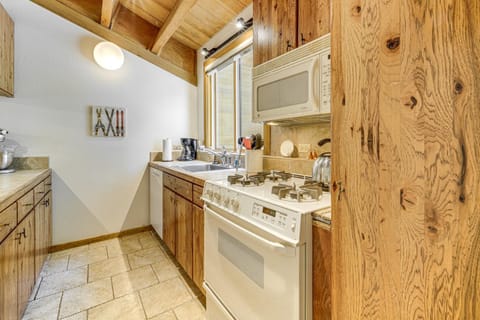 Less Than 1 Mi to North Star Resort Condo with Balcony House in Northstar Drive