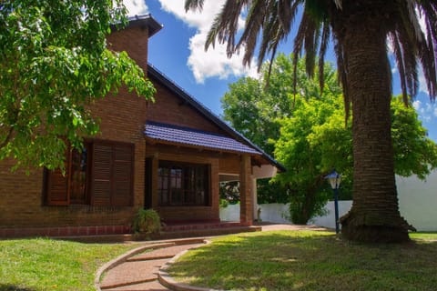Property building, Day, Garden, Garden view