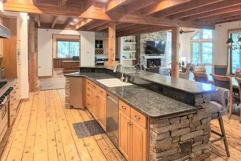 Walkable Ski Access at Silver Lake Lodge. House in Deer Valley