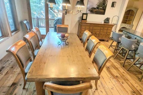 Walkable Ski Access at Silver Lake Lodge. House in Deer Valley