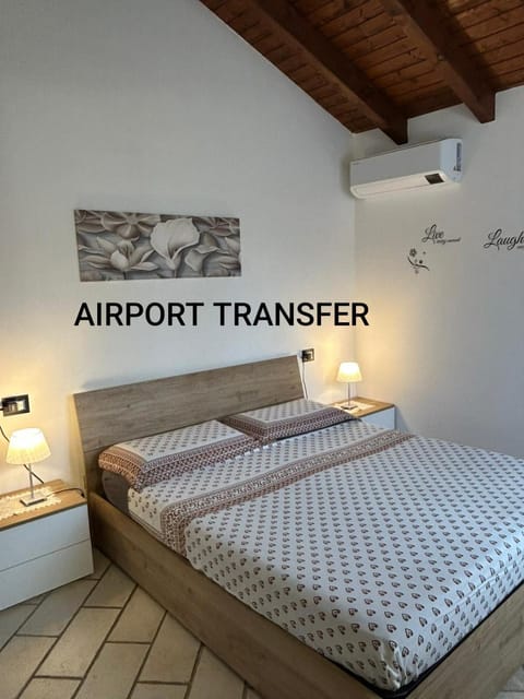 Bed, Photo of the whole room, Bedroom, air conditioner