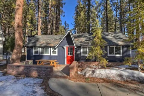 Modern Moab: Near Boulder Bay + Spa + Large Yard Villa in Big Bear