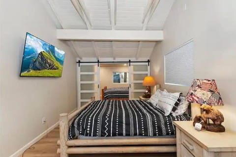 Modern Moab: Near Boulder Bay + Spa + Large Yard Villa in Big Bear