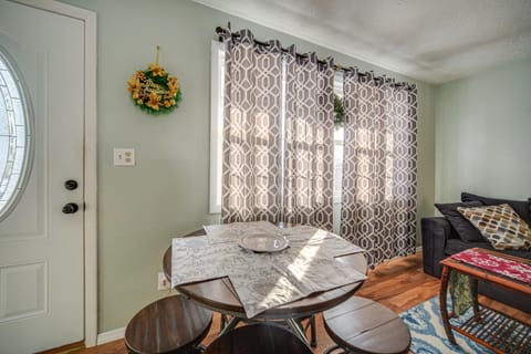 Ashtabula Home Rental - 2 Mi to Lake Erie, Beaches House in Lake Erie