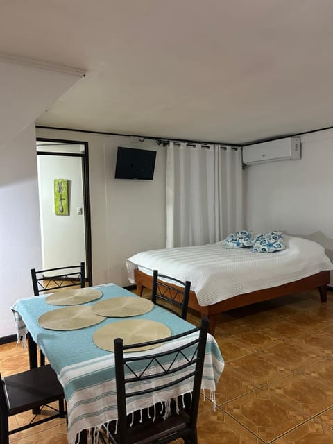 Bed, TV and multimedia, Living room, Photo of the whole room, Seating area, Bedroom