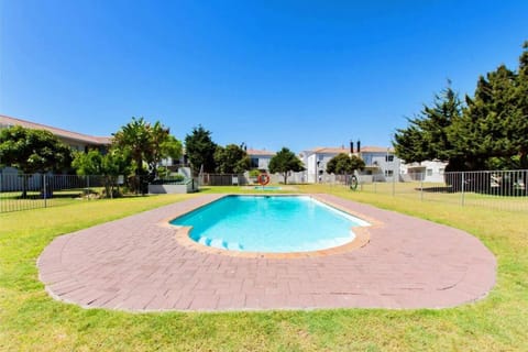 Retro Rest - walking distance to Beach, Langebaan Apartment in Western Cape