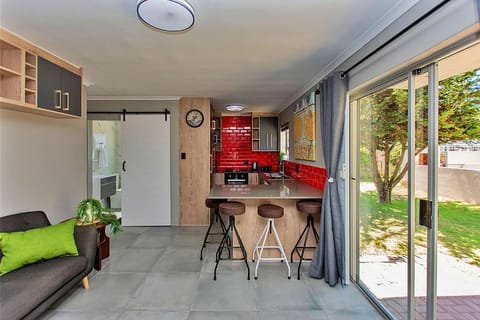 Retro Rest - walking distance to Beach, Langebaan Apartment in Western Cape