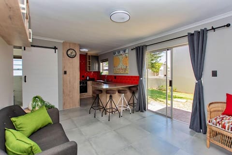 Retro Rest - walking distance to Beach, Langebaan Apartment in Western Cape