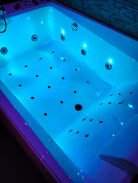 la lovecoquine, chez loveroomtoulon , parking et wifi gratuits House in Toulon