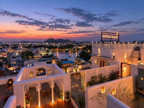 Property building, View (from property/room), Balcony/Terrace, Seating area, Lake view