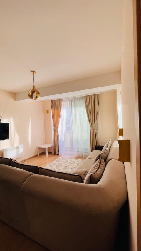 Bed, TV and multimedia, Living room, Seating area