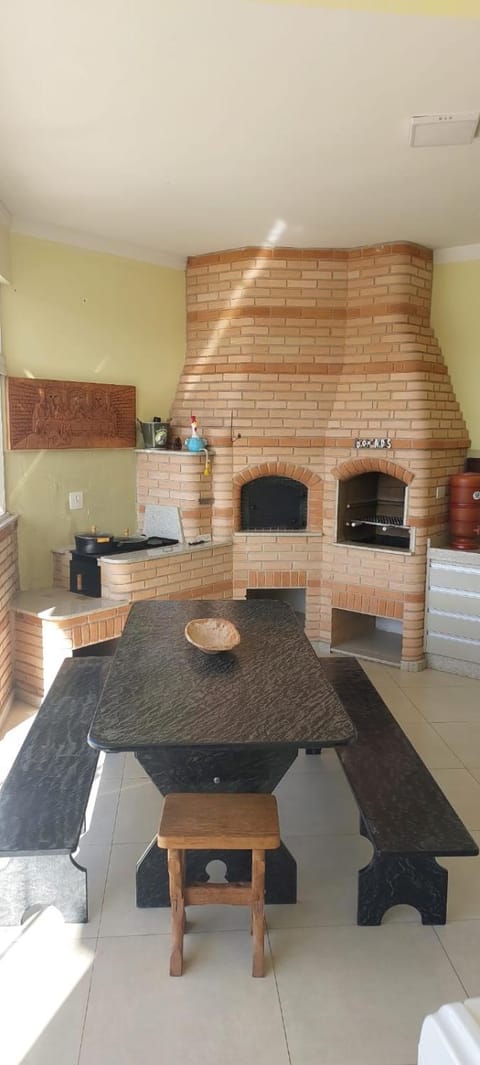 Kitchen or kitchenette, Dining area, stove