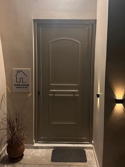 Facade/entrance, Night