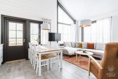 TV and multimedia, Living room, Seating area, Dining area