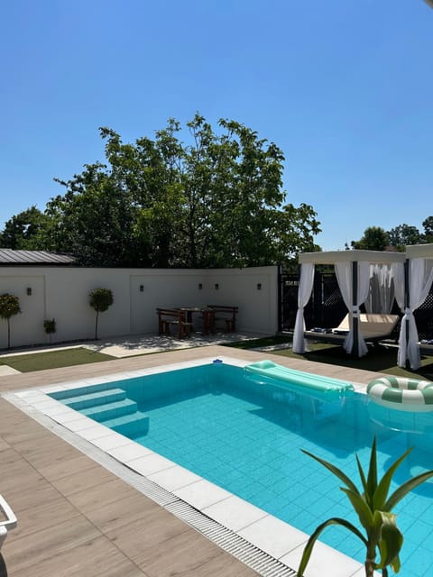 Pool view, Swimming pool, sunbed