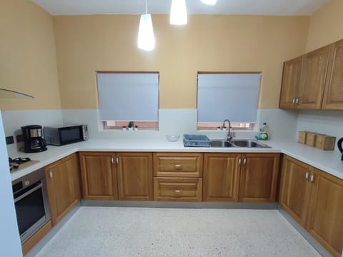 Coffee/tea facilities, Kitchen or kitchenette, minibar, pet friendly, stove, toaster