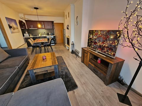 Kitchen or kitchenette, Living room, Seating area, Dining area, flat iron