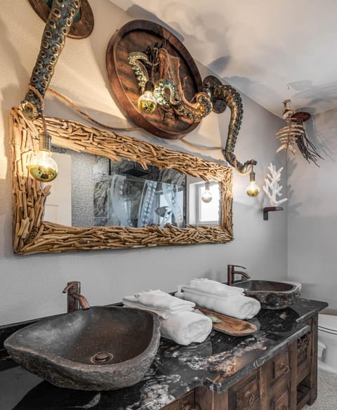 The Pearl - Pool w Screen on Canal - Boat Rental House in Cocoa Beach