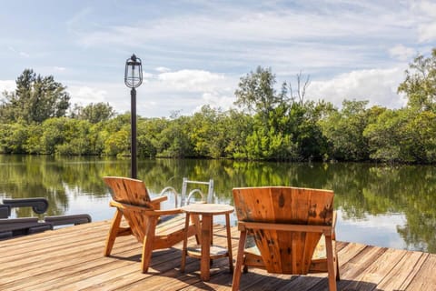 The Pearl - Pool w Screen on Canal - Boat Rental House in Cocoa Beach