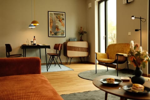 Living room, Seating area