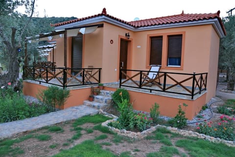 Property building, Day, Summer, Garden