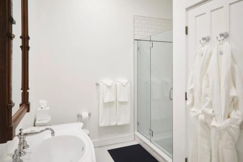 Shower, Bathroom, towels