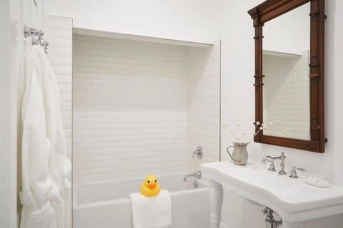 Bathroom, Bath, towels