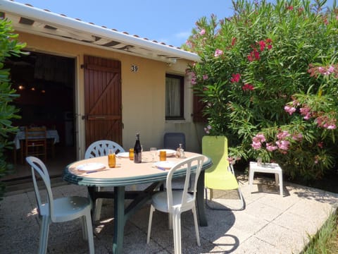 Property building, Patio, Garden, Garden view