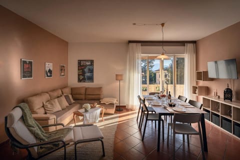 TV and multimedia, Balcony/Terrace, Living room, Seating area, Dining area