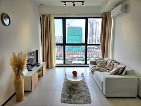 TV and multimedia, Living room, Seating area, air conditioner