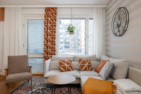 Hennalan Helmi kokonainen huoneisto 73 m2, täydellisellä sijainnilla, ilmainen parkkipaikka Apartment in Finland