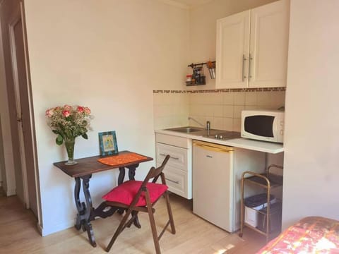Dining area, microwave, stove