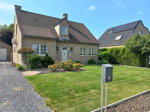 Property building, Day, Garden, Garden view