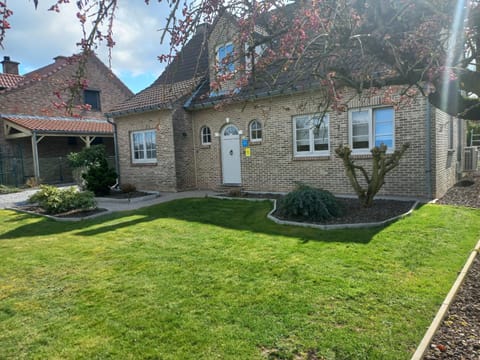 Property building, Spring, Day, Garden, Garden view