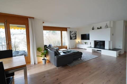 Communal lounge/ TV room, TV and multimedia, Living room, Seating area, Evening entertainment